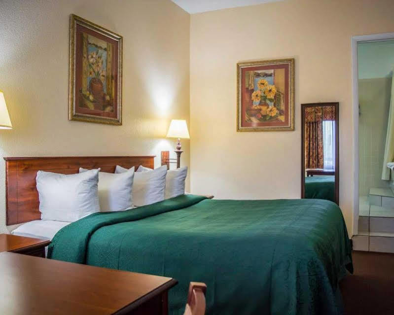 Quality Inn Weeki Wachee Exterior foto